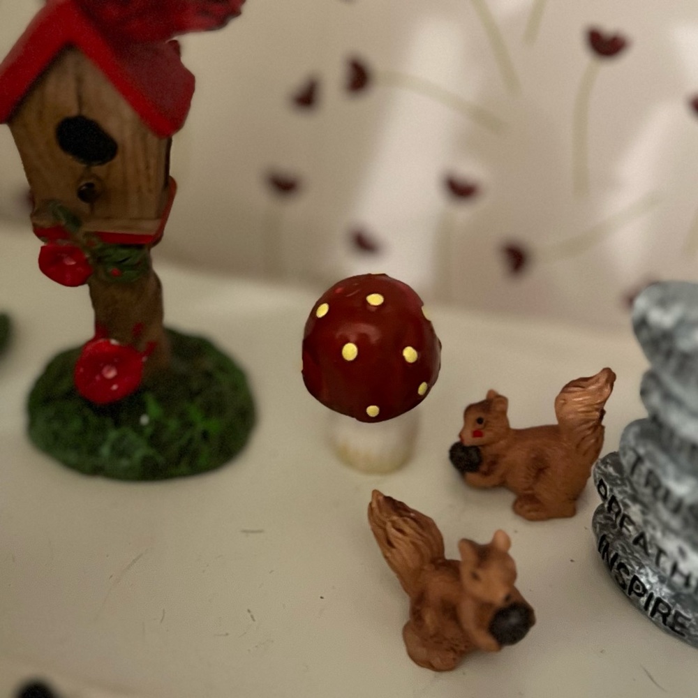 CARDINAL CREST FAIRY GARDEN - Picture 6 of 16